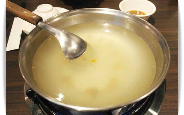鮮美湯頭、不吃就可惜，北高雄隆重登場「名家汕頭沙茶火鍋左營店」