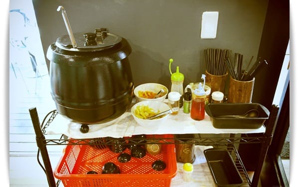 煎餃自動售票亭，零錢準備好!! – 「天滿橋日式洋食專賣店」