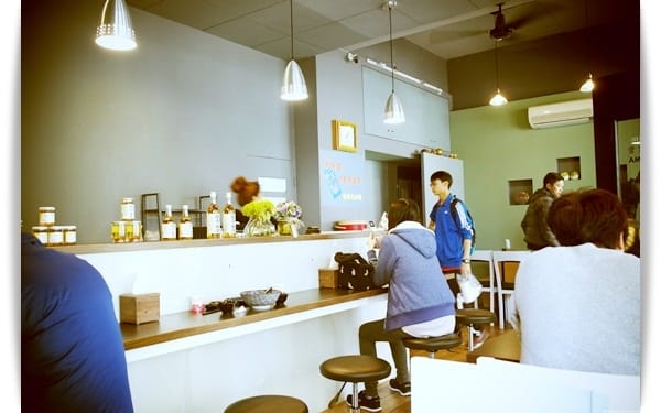 煎餃自動售票亭，零錢準備好!! – 「天滿橋日式洋食專賣店」