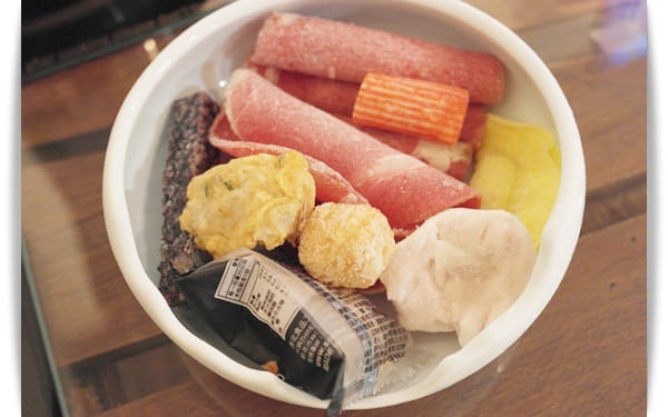 來市場不買菜，要吃鍋~~平價鍋物新選擇!! – 「蔡市場小火鍋」♪