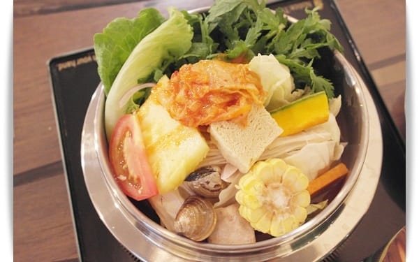 來市場不買菜，要吃鍋~~平價鍋物新選擇!! – 「蔡市場小火鍋」♪