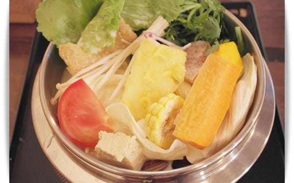 來市場不買菜，要吃鍋~~平價鍋物新選擇!! – 「蔡市場小火鍋」♪