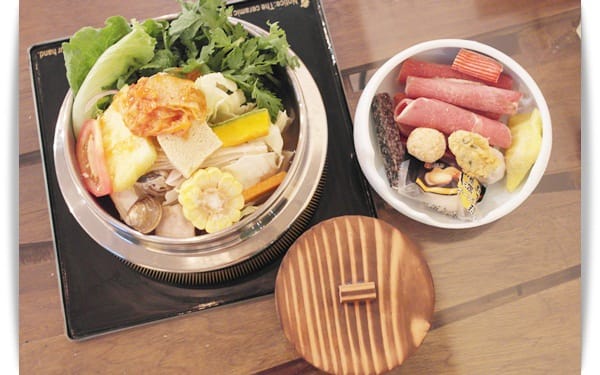 來市場不買菜，要吃鍋~~平價鍋物新選擇!! – 「蔡市場小火鍋」♪