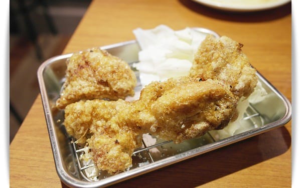 來自日本名古屋可愛咕咕雞，肉汁鮮嫩又飽滿!! – 「卡布里炸雞」大安店
