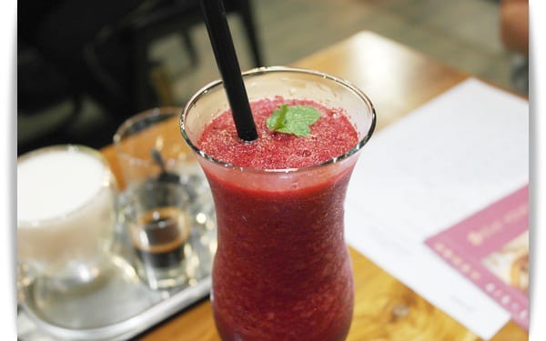 「RÊVE Café 黑浮咖啡」新菜色新體驗，遇見「Le FRUTA朗芙法式水果塔」❤