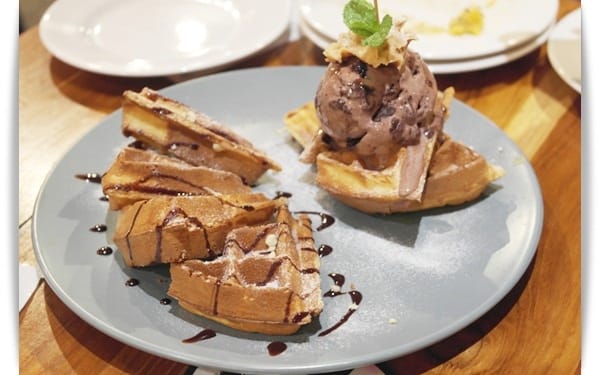 「RÊVE Café 黑浮咖啡」新菜色新體驗，遇見「Le FRUTA朗芙法式水果塔」❤