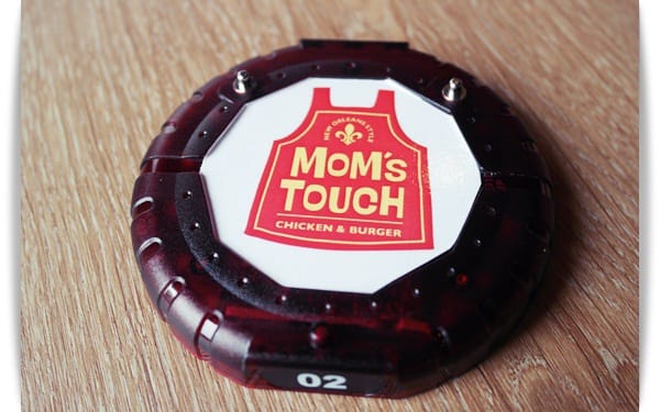 正宗韓國速食店，炸雞肉嫩多汁吃了想叫媽!!-「MOM’S TOUCH/맘스터치」