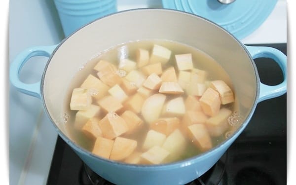[My Little Kitchen] 免浸泡，30分鐘快速完成「綠豆地瓜湯」♪