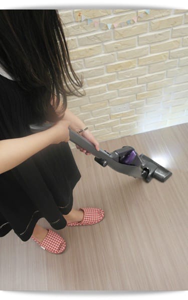 兼具時尚與實用【MATURE美萃】直立式無線吸塵器鋰電版(29.6V絕美紫灰)