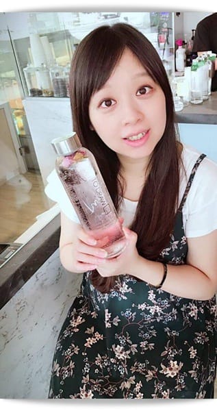 少女心一定要入手的玫瑰香檳飲，用喝的香水 ♡ 「加做食豔室」