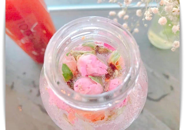少女心一定要入手的玫瑰香檳飲，用喝的香水 ♡ 「加做食豔室」