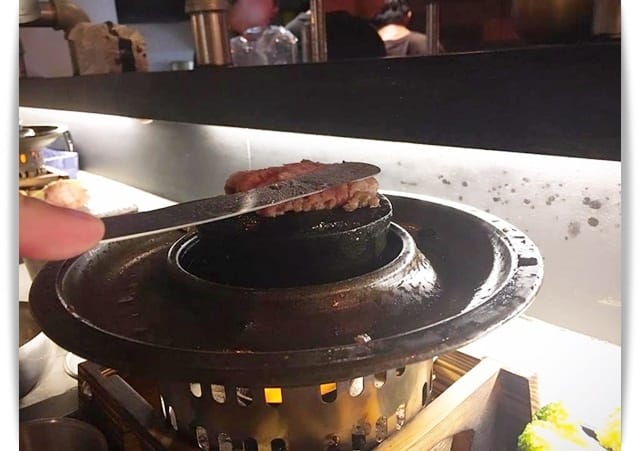 一人獨享韓式烤肉球，水龍頭抽油煙機好有趣!! – 「石堂-極和牛石頭燒」