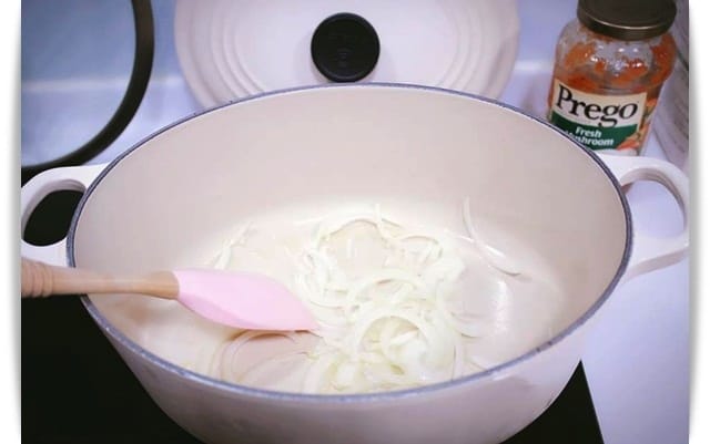 [My Little Kitchen] 超簡單，一鍋到底「蘑菇肉醬義大利麵」♪