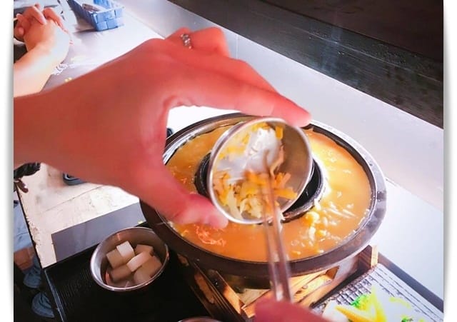 一人獨享韓式烤肉球，水龍頭抽油煙機好有趣!! – 「石堂-極和牛石頭燒」