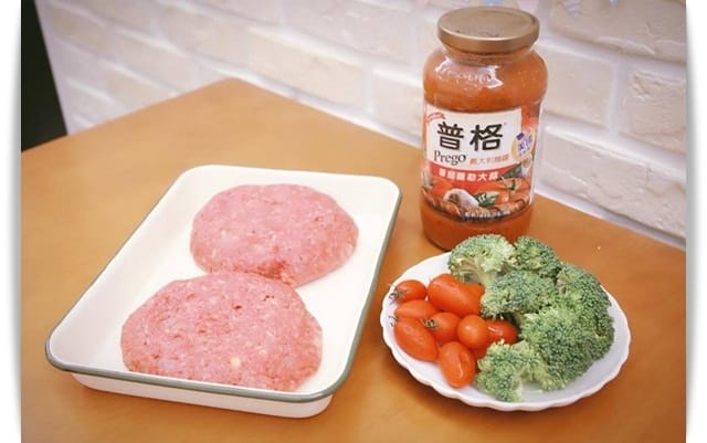 [My Little Kitchen] 咬下鮮嫩多汁漢堡肉，嘴內香氣四溢!! -「番茄大蒜燉漢堡排」
