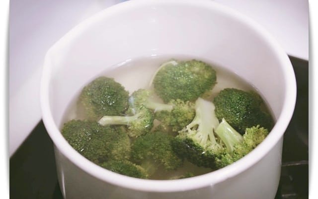 [My Little Kitchen] 咬下鮮嫩多汁漢堡肉，嘴內香氣四溢!! -「番茄大蒜燉漢堡排」