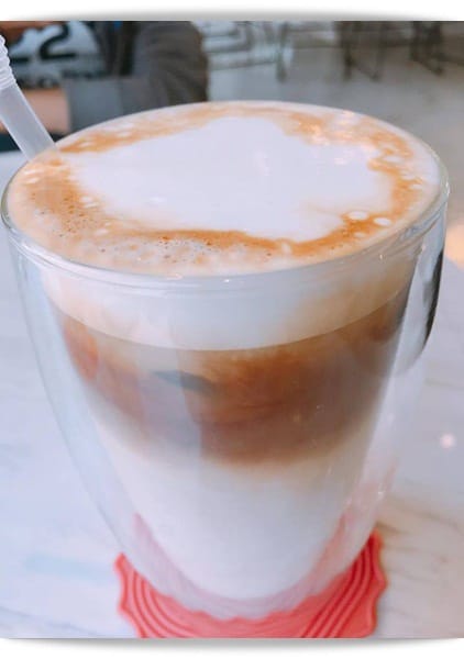 明亮大空間也帶著淡淡鄉村味 ~ 「Zone Café 弄咖啡-美術館貳店」