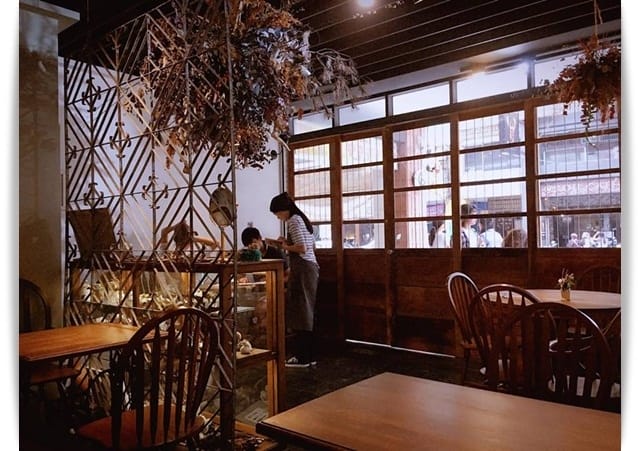 明亮大空間也帶著淡淡鄉村味 ~ 「Zone Café 弄咖啡-美術館貳店」
