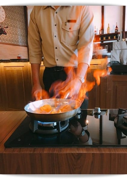 熱呼呼，桌邊服務現做火焰甜點!! – 「Flambe」❤