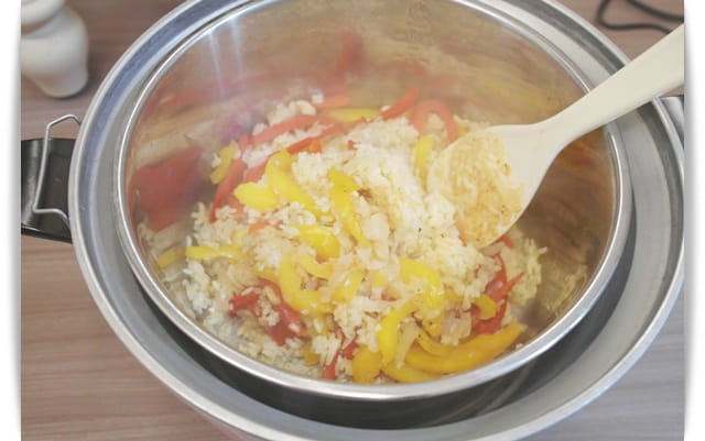 [My Little Kitchen] 色香味俱全，電鍋簡單完成「西班牙海鮮飯」❤