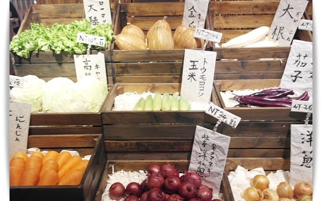 特製湯頭小火熬燉，輕井澤另一品牌「拾七石頭火鍋」