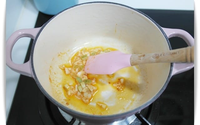 [My Little Kitchen] 蝦味十足，零技巧!! -「鮮蝦粉絲煲」
