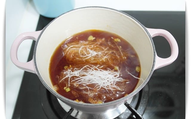[My Little Kitchen] 蝦味十足，零技巧!! -「鮮蝦粉絲煲」