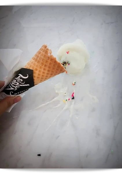純白花花世界，蜜蜂女孩快來吃冰!!-「The Corner美式手作霜淇淋」