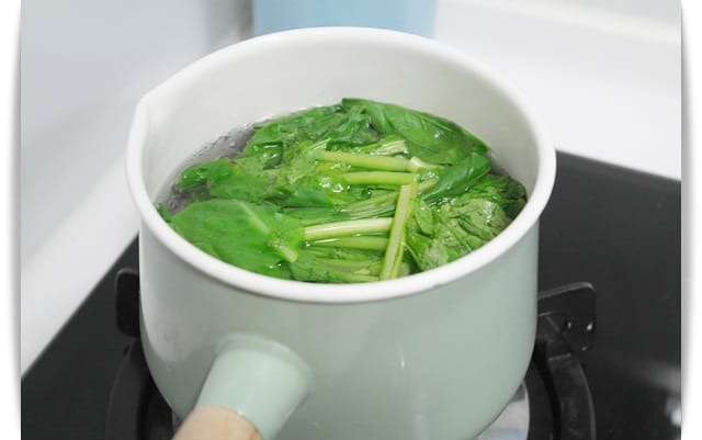 [Baby Food] 鈣多多，綠油油「小松菜泥」♪