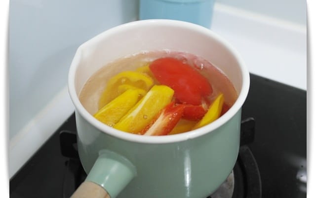 [Baby Food] 增強免疫力，好鮮豔「甜椒泥」♪