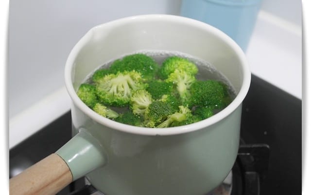 [Baby Food] 提高身體免疫力，綠油油「綠花椰菜泥」♪