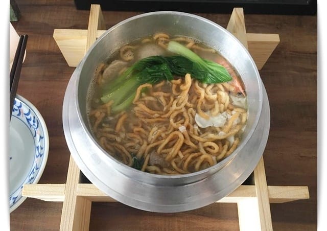 懷舊氛圍吃著復古鍋燒麵!! -「早頓小室」♡