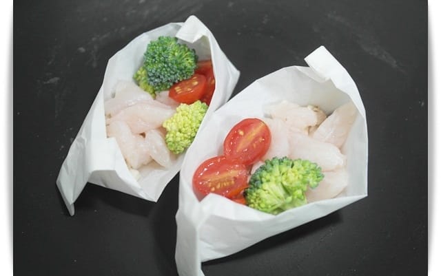 [Baby Food] 簡單又營養，異國風、寶寶版「紙蒸魚」♪