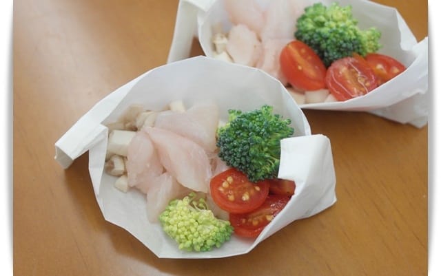 [Baby Food] 簡單又營養，異國風、寶寶版「紙蒸魚」♪