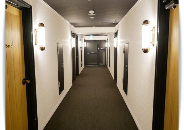 2017年沖繩親子遊 ♡ 文青工業風旅店「ESTINATE HOTEL」。