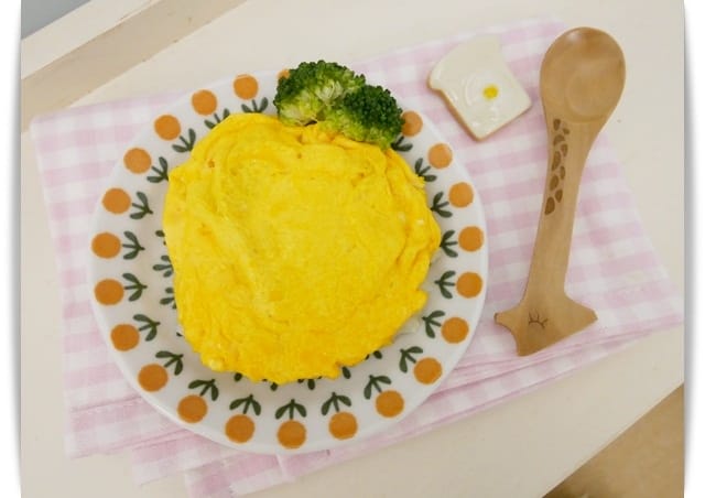 [Baby Food] 香氣四溢，黃澄澄「蛋包飯」♪