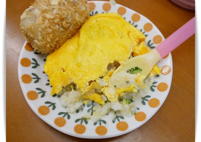 [Baby Food] 香氣四溢，黃澄澄「蛋包飯」♪