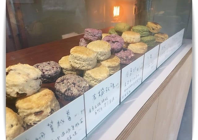 暖呼呼的色調與迷人香氣「夏花司康茶屋」♡