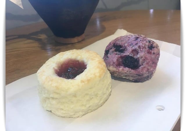 暖呼呼的色調與迷人香氣「夏花司康茶屋」♡