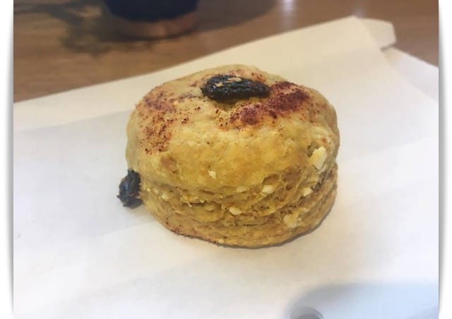 暖呼呼的色調與迷人香氣「夏花司康茶屋」♡