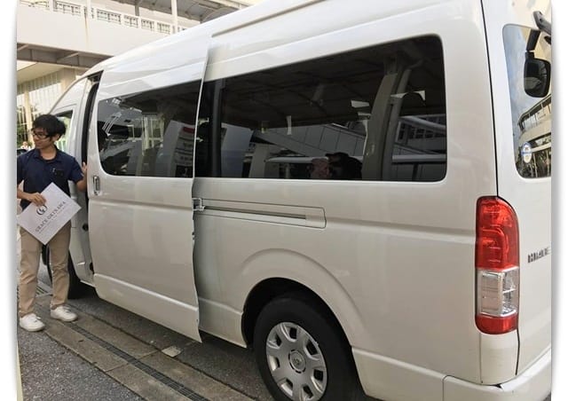 2017年沖繩親子遊 ♡ 可愛「Lapin」粉紅兔子車陪我們自駕行。