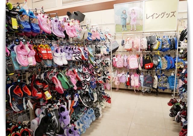 2017年沖繩親子遊 ♡ 浦添市逛「GU」、媽媽必逛「Birthday」嬰幼兒用品店 。