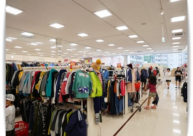 2017年沖繩親子遊 ♡ 浦添市逛「GU」、媽媽必逛「Birthday」嬰幼兒用品店 。