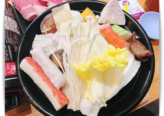 好香好香，花叢裡享用玫瑰火鍋「花巷草弄 」♪