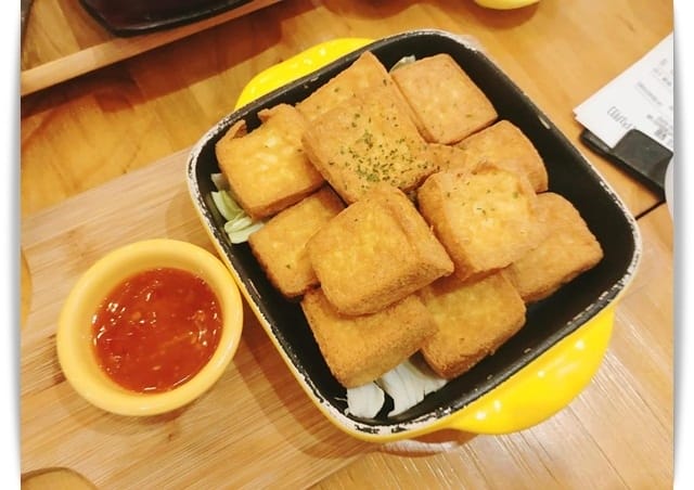 好香好香，花叢裡享用玫瑰火鍋「花巷草弄 」♪