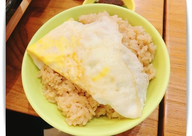 好香好香，花叢裡享用玫瑰火鍋「花巷草弄 」♪