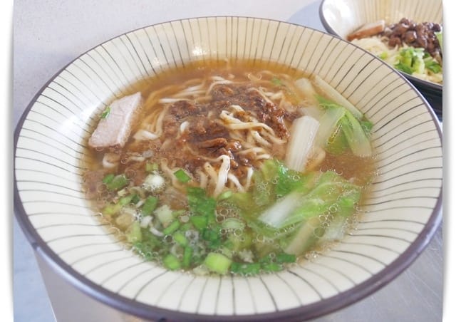 屏東「美菊」有點文青的麵店 ♡