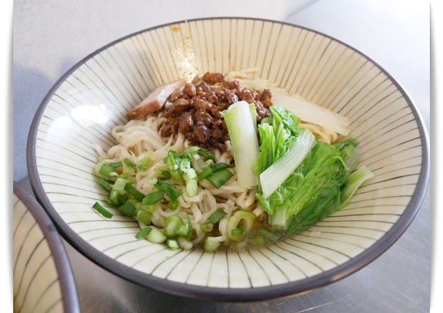 屏東「美菊」有點文青的麵店 ♡