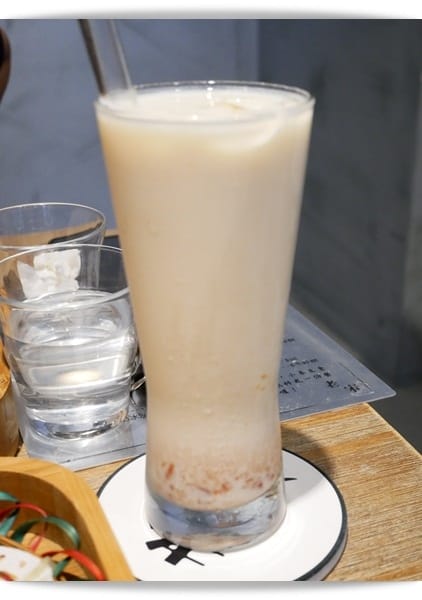好文青「老宋咖啡Thesungcafe」有賣咖啡也有賣油飯。