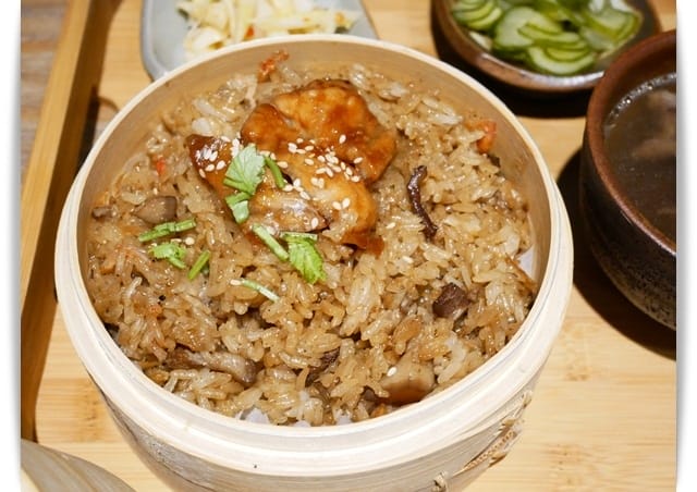 好文青「老宋咖啡Thesungcafe」有賣咖啡也有賣油飯。